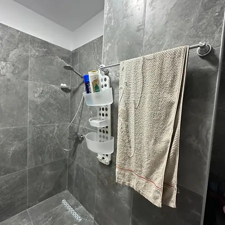Daire Regency Univers Near Mother Teresa Airport & 10 Min From Centre