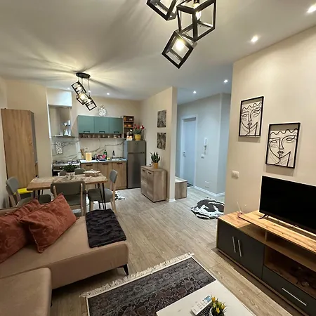 Daire Regency Univers Near Mother Teresa Airport & 10 Min From Centre