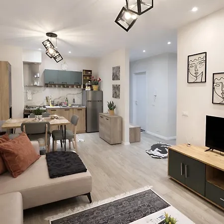 Regency Univers Near Mother Teresa Airport & 10 Min From Centre 아파트 *