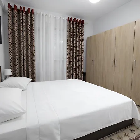 Regency Univers Near Mother Teresa Airport & 10 Min From Centre Lejlighed *