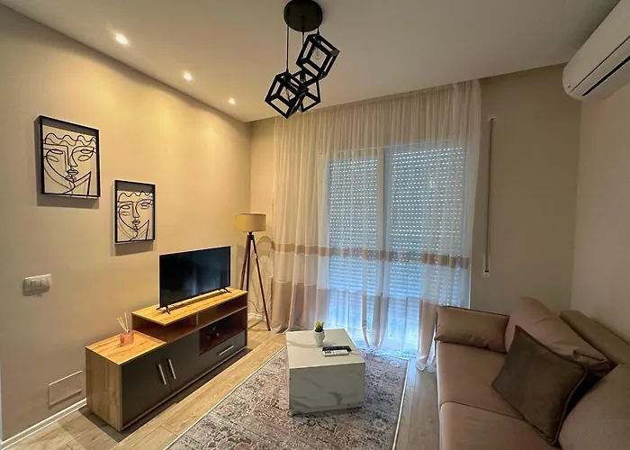 아파트 Regency Univers Near Mother Teresa Airport & 10 Min From Centre 티라나