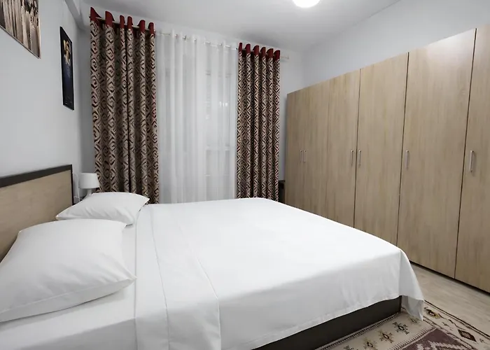 Regency Univers Near Mother Teresa Airport & 10 Min From Centre Lejlighed *