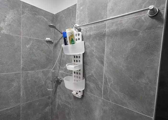 Regency Univers Near Mother Teresa Airport & 10 Min From Centre Lejlighed *